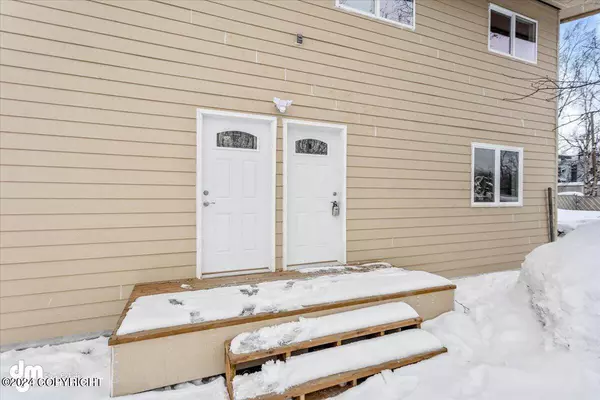 2737 Glacier ST, Anchorage, AK 99508