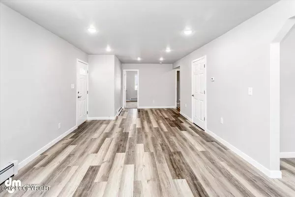 2737 Glacier ST, Anchorage, AK 99508