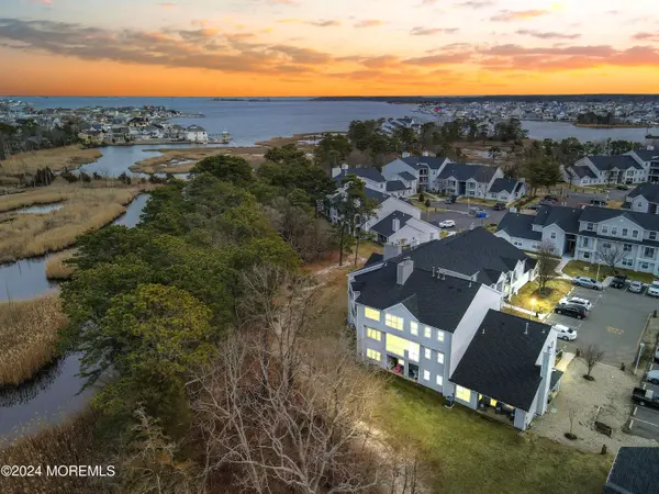 620 Waters Edge Drive, Toms River, NJ 08753