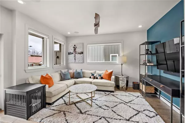 347 6th St, Bentonville, AR 72712