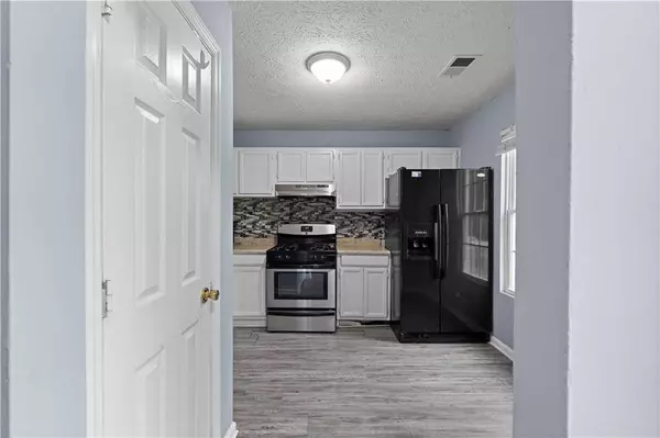 2041 Charter MNR, Lithonia, GA 30058