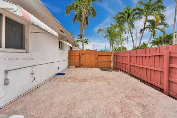 3650 NW 27th Ct, Lauderdale Lakes, FL 33311