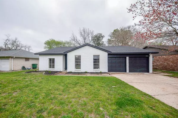 734 Voyager DR, Houston, TX 77062