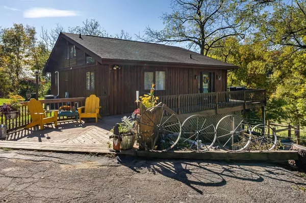 1043 W Schapville Road, Scales Mound, IL 61075