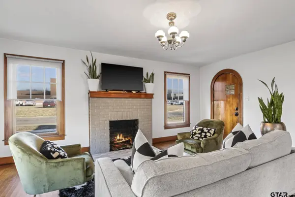 617 Van Buren Avenue, Mt Pleasant, TX 75455