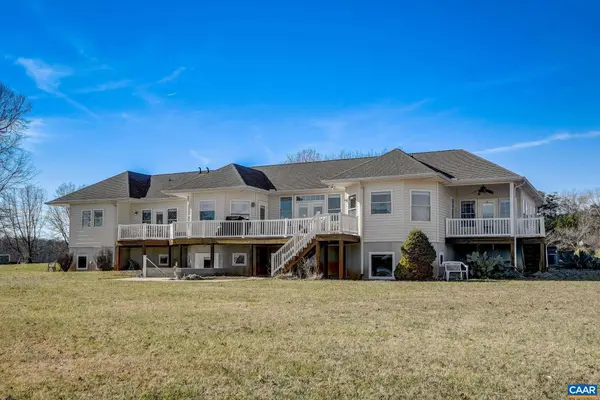 82 BROWNS POINT LN, Bumpass, VA 23024