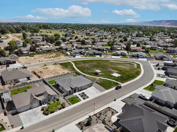 922 Red Globe Drive, Fruita, CO 81521