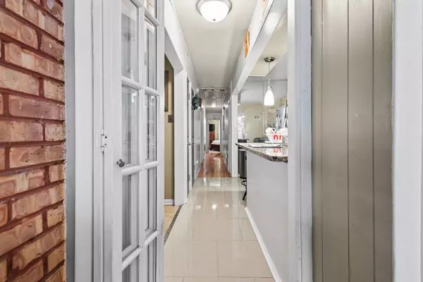 9431 S Indiana Avenue, Chicago, IL 60619