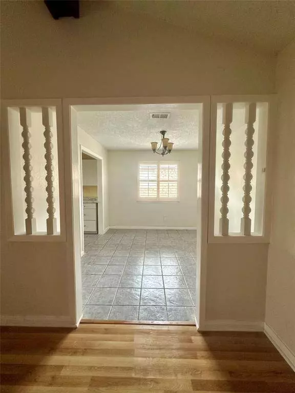 3124 Richards DR, Dickinson, TX 77539