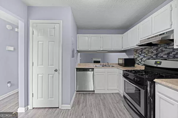 2041 Charter MNR, Lithonia, GA 30058