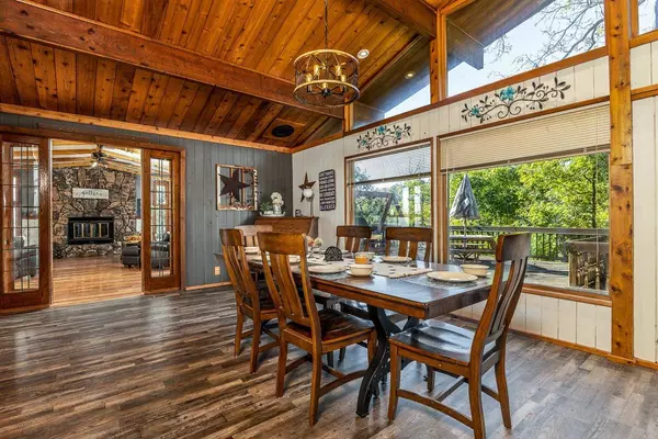 1043 W Schapville Road, Scales Mound, IL 61075