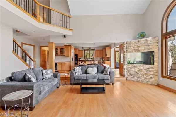 18041 Hawksmoor WAY, Chagrin Falls, OH 44023