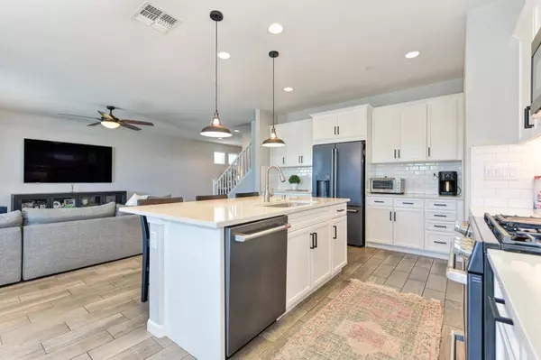 2284 Castle Pines WAY, Roseville, CA 95747