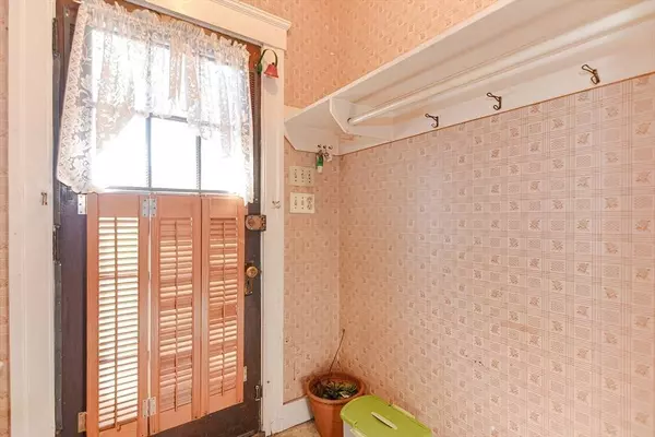 15 Princeton St, Worcester, MA 01610