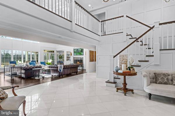 630 S SARATOGA DR, Moorestown, NJ 08057