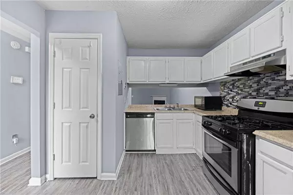 2041 Charter MNR, Lithonia, GA 30058