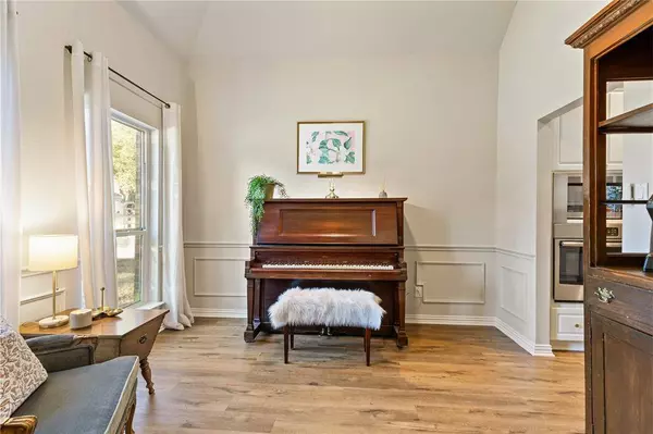 2412 Goliad Lane, Grapevine, TX 76051