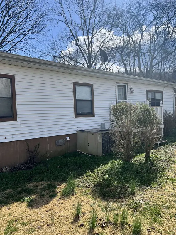 30 Gene Ln, Hartsville, TN 37074