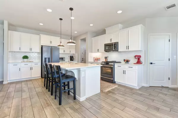 2284 Castle Pines WAY, Roseville, CA 95747