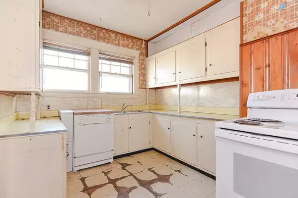 15 Princeton St, Worcester, MA 01610