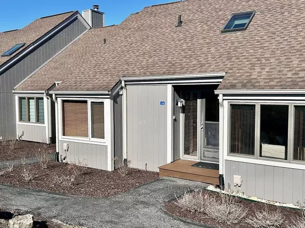 136 Plum Cove Drive, Scales Mound, IL 61075