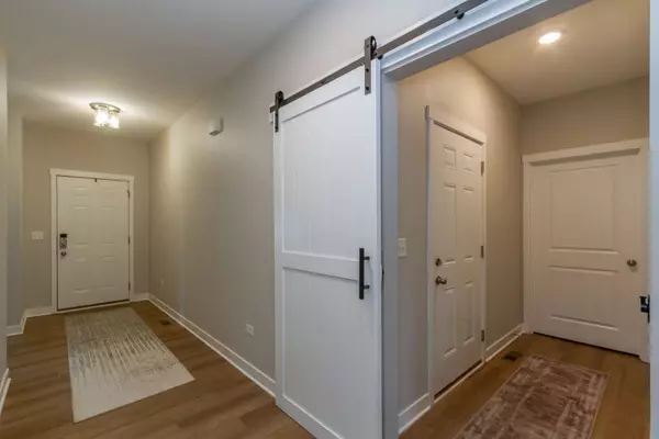 633 Slate Run, Elgin, IL 60124