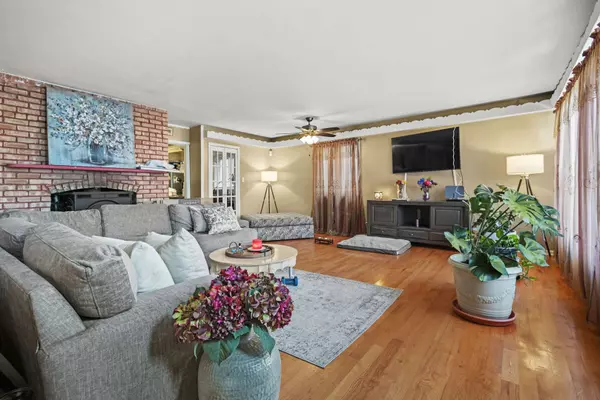 9431 S Indiana Avenue, Chicago, IL 60619