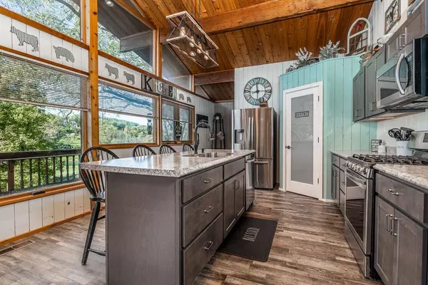 1043 W Schapville Road, Scales Mound, IL 61075