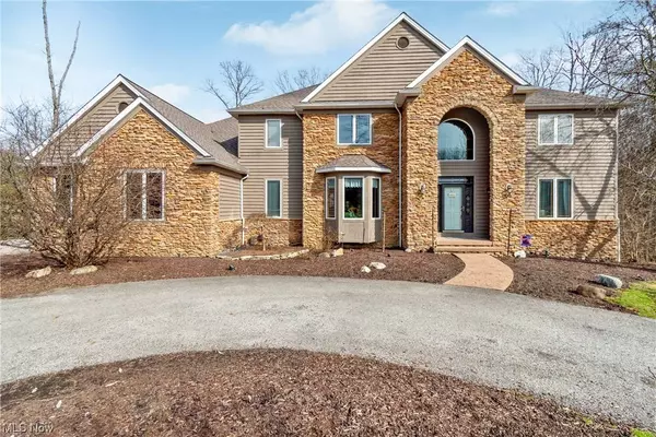 18041 Hawksmoor WAY, Chagrin Falls, OH 44023