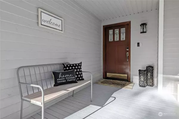 8376 Andrea LN NW, Silverdale, WA 98383