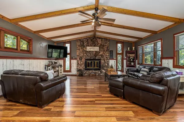 1043 W Schapville Road, Scales Mound, IL 61075