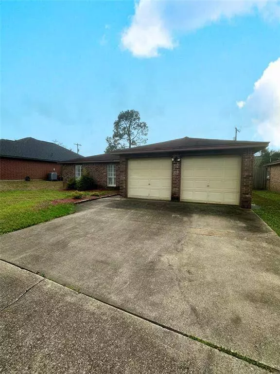 3124 Richards DR, Dickinson, TX 77539