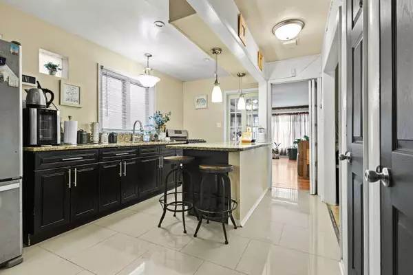 9431 S Indiana Avenue, Chicago, IL 60619