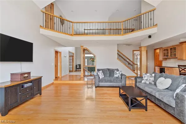 18041 Hawksmoor WAY, Chagrin Falls, OH 44023