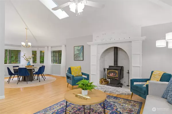 8376 Andrea LN NW, Silverdale, WA 98383