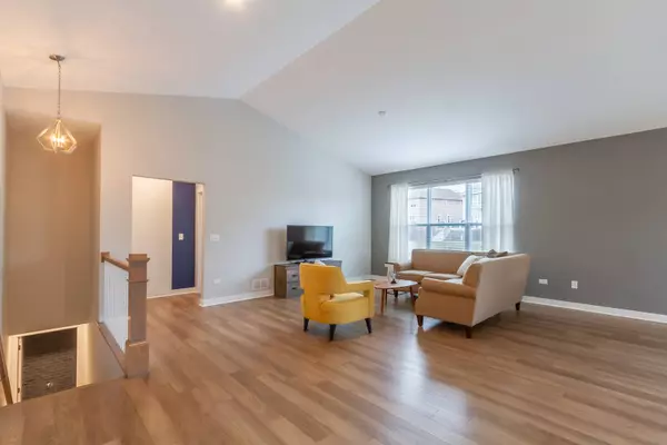 633 Slate Run, Elgin, IL 60124