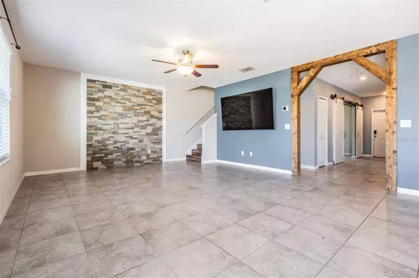 3044 MOULDEN HOLLOW DR, Zephyrhills, FL 33540