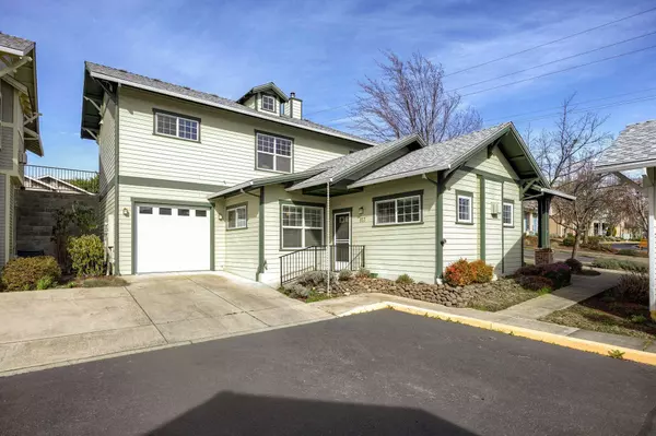 857 N Mountain Ave, Ashland, OR 97520