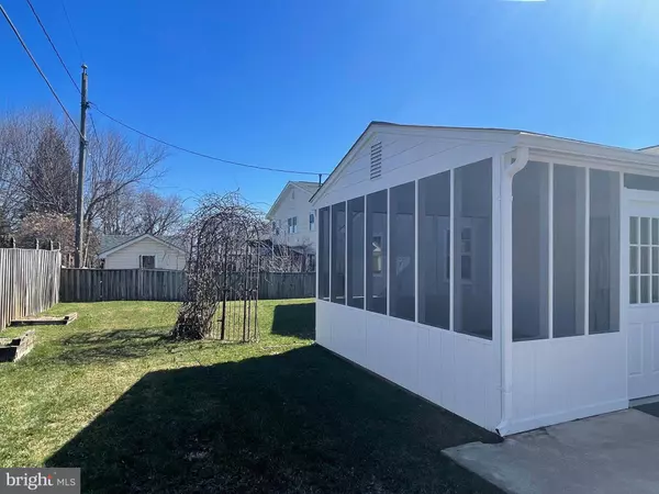 13216 POINT PLEASANT DR, Fairfax, VA 22033