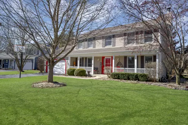 204 Thornbury CT, Oswego, IL 60543