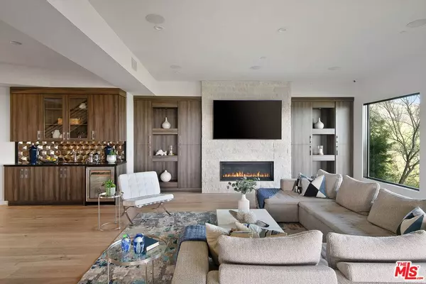 3801 Encino Verde Pl, Encino, CA 91436