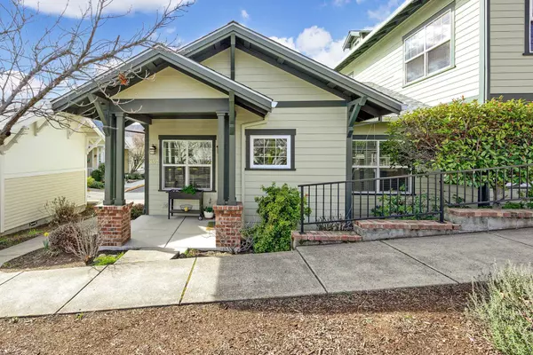 857 N Mountain Ave, Ashland, OR 97520