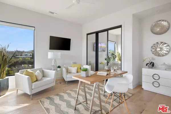 3801 Encino Verde Pl, Encino, CA 91436