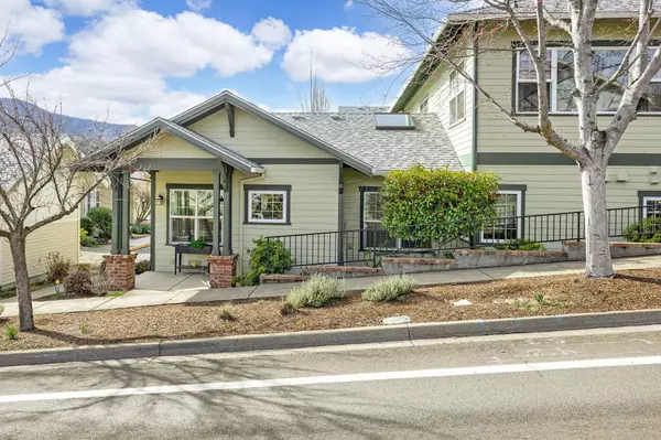 857 N Mountain Ave, Ashland, OR 97520