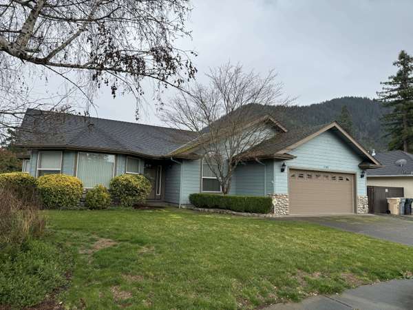 1155 SE Krystin Pl, Grants Pass, OR 97526