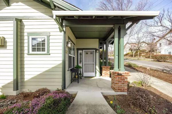 857 N Mountain Ave, Ashland, OR 97520