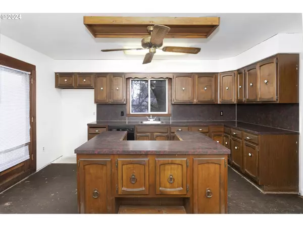 13702 SE MITCHELL ST, Portland, OR 97236