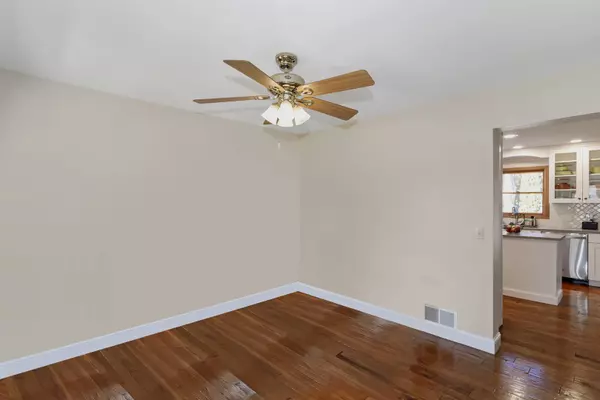 204 Thornbury CT, Oswego, IL 60543