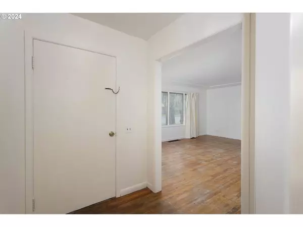 13702 SE MITCHELL ST, Portland, OR 97236