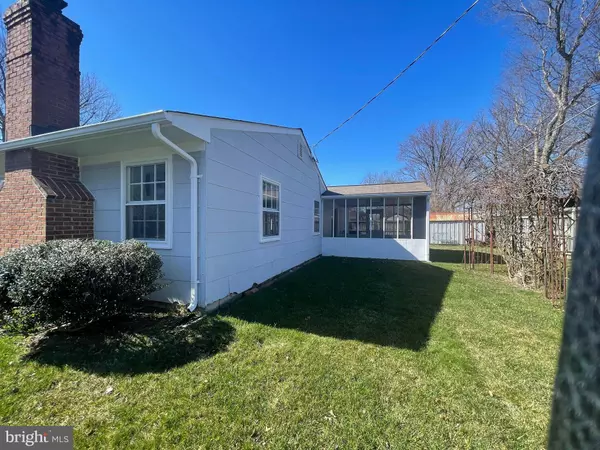 13216 POINT PLEASANT DR, Fairfax, VA 22033